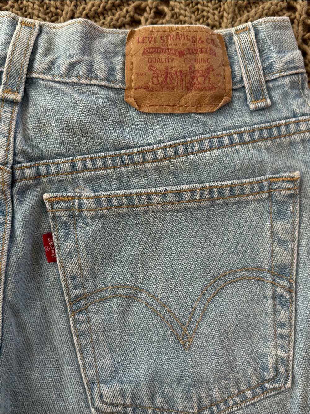 Levis 550 Relaxed Fit Denim Shorts Womens Size 8 Light Wash High Rise Mom Jean - Picture 3 of 10